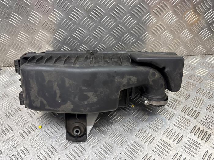 Begagnade Luftfilterhus Peugeot 2008 (CU) 1.2 Vti 12V PureTech Pris € 30,00 Marginaltabell erbjuds av autodemontage denollen