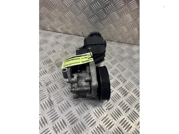 Usagé Pompe de direction Mercedes SLK (R172) 3.5 350 V6 24V BlueEFFICIENCY Prix € 211,75 Prix TTC proposé par autodemontage denollen