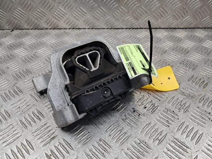 Usagé Support moteur Volkswagen Polo V (6R) 1.4 TDI DPF BlueMotion technology Prix € 20,00 Règlement à la marge proposé par autodemontage denollen