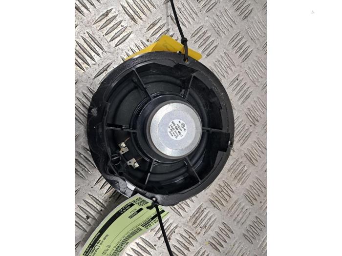 Używane Glosnik Volkswagen Polo V (6R) 1.4 TDI DPF BlueMotion technology Cena € 12,50 Procedura marży oferowane przez autodemontage denollen