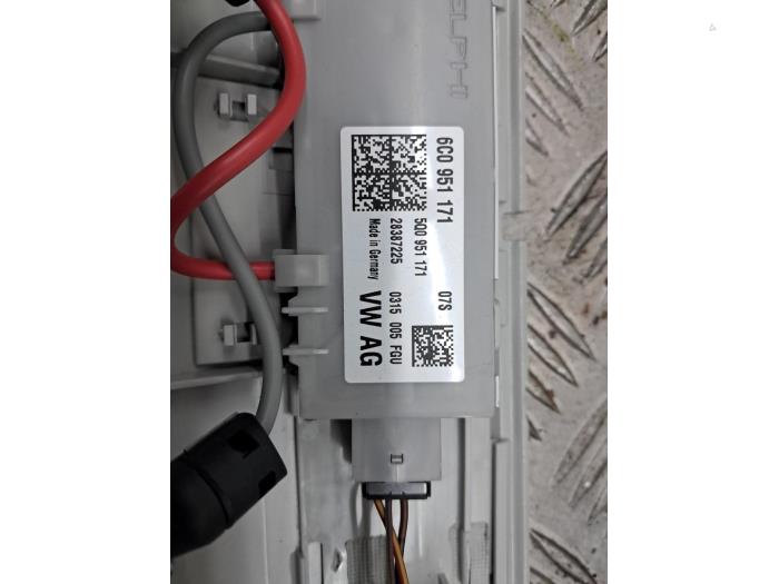 Begagnade Larmsensor Volkswagen Polo V (6R) 1.4 TDI DPF BlueMotion technology Pris € 10,00 Marginaltabell erbjuds av autodemontage denollen