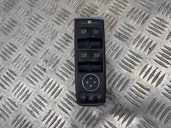 Usados Interruptor de ventanilla eléctrica Tesla Model S P100D Precio € 39,99 Norma de margen ofrecido por autodemontage denollen