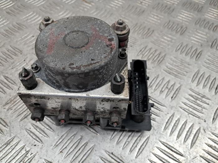 Begagnade ABS-pump Suzuki SX4 (EY/GY) 1.5 16V Base,Comfort Pris € 190,00 Marginaltabell erbjuds av autodemontage denollen