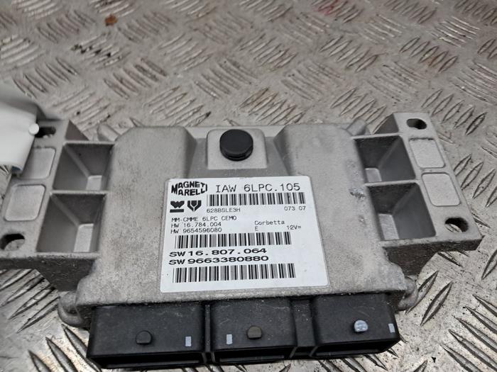 Używane Komputer sterowania silnika Peugeot 207/207+ (WA/WC/WM) 1.4 16V Cena € 74,95 Procedura marży oferowane przez autodemontage denollen