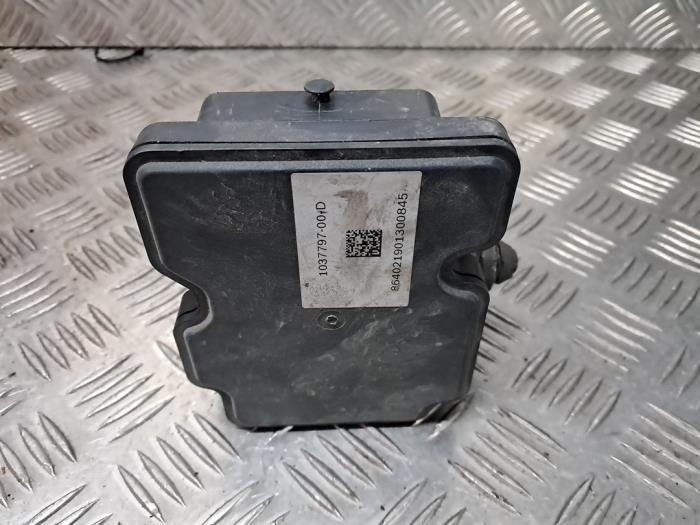 Begagnade ABS-pump Tesla Model S P100D Pris € 48,00 Marginaltabell erbjuds av autodemontage denollen