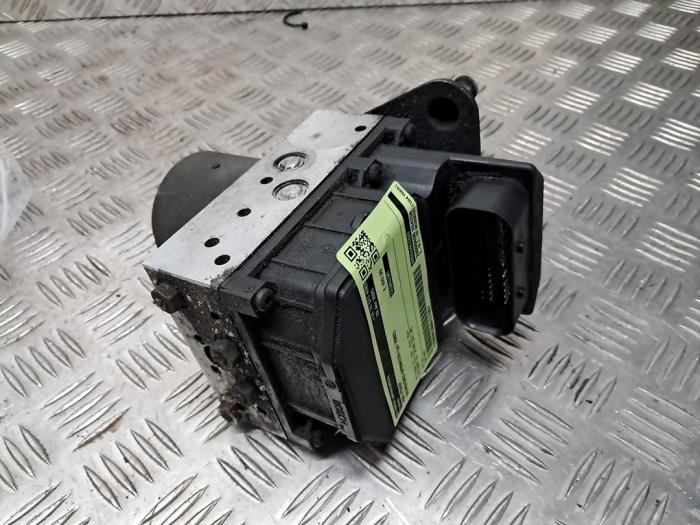 Usagé Pompe ABS Mercedes Sprinter 2t (901/902) 208 CDI 16V Prix € 475,00 Règlement à la marge proposé par autodemontage denollen