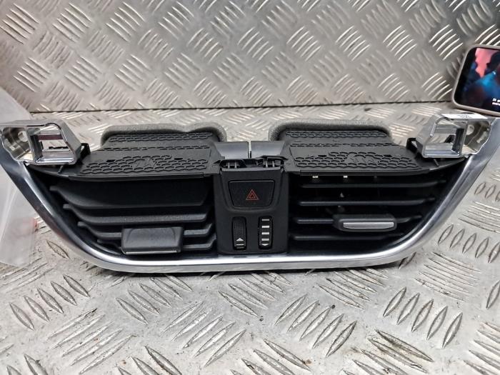Begagnade Luftmunstycke, instrumentbräda Ford Fiesta 7 Pris € 24,00 Marginaltabell erbjuds av autodemontage denollen
