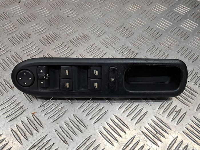 Usados Interruptor de ventanilla eléctrica Peugeot 407 SW (6E) 1.8 16V Precio € 29,95 Norma de margen ofrecido por autodemontage denollen