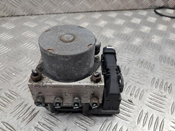 Usagé Bloc ABS Mitsubishi Colt (Z2/Z3) 1.5 16V Prix sur demande proposé par autodemontage denollen