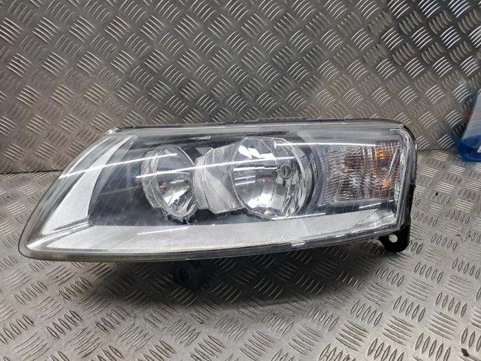 Używane Reflektor lewy Audi A6 (C6) 2.8 V6 24V FSI Cena € 49,99 Procedura marży oferowane przez autodemontage denollen