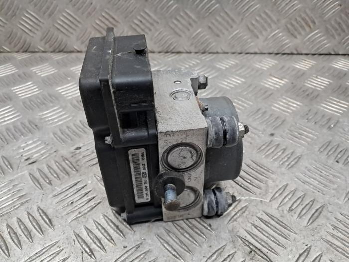 Begagnade ABS-pump Ford Ka II 1.2 Pris € 60,00 Marginaltabell erbjuds av autodemontage denollen