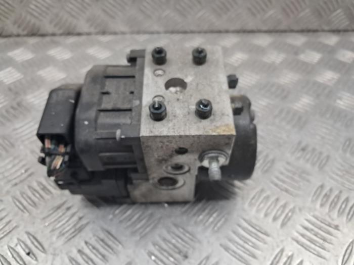 Begagnade ABS-pump Honda Civic (EP/EU) 1.4 16V Pris € 50,00 Marginaltabell erbjuds av autodemontage denollen