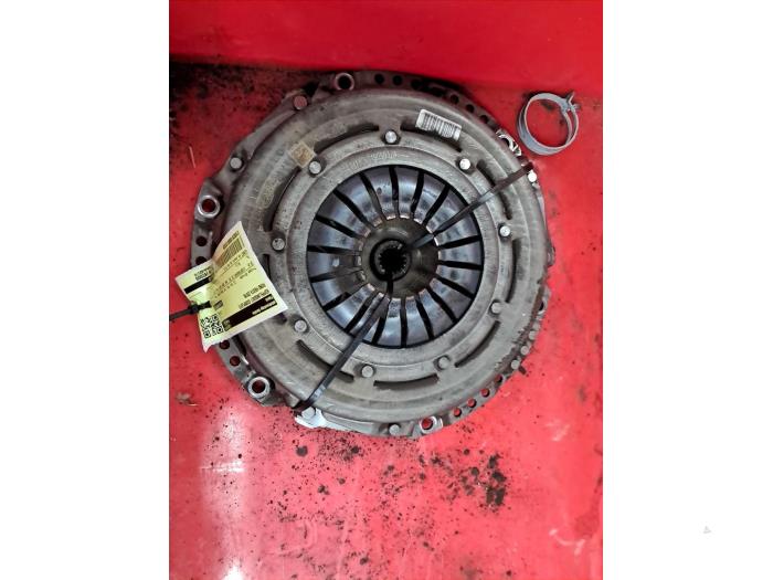 Usagé Kit embrayage (complet) Ford Fiesta 7 1.0 EcoBoost 12V 100 Prix € 95,00 Règlement à la marge proposé par autodemontage denollen