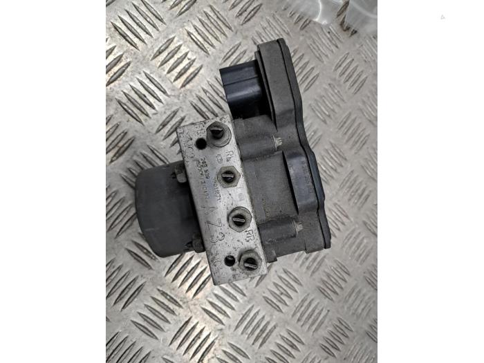 Begagnade ABS-pump Opel Corsa E 1.4 16V Pris € 100,00 Marginaltabell erbjuds av autodemontage denollen
