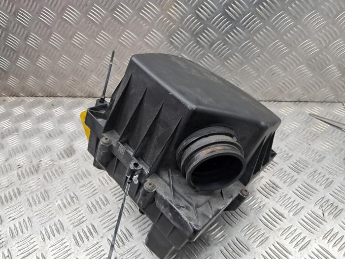 Begagnade Luftfilterhus Opel Corsa E 1.4 16V Pris € 40,00 Marginaltabell erbjuds av autodemontage denollen