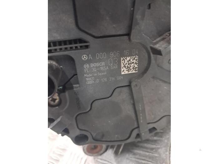 Dynamo från en Mercedes-Benz A (177.0) 1.3 A-180 Turbo 16V 2018