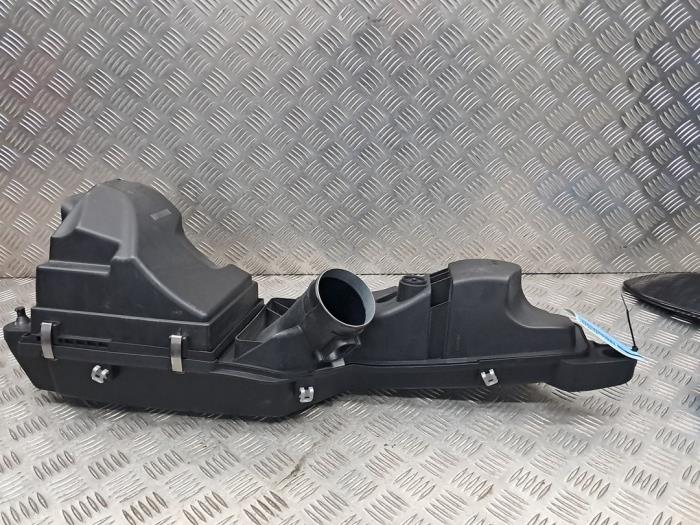 Begagnade Luftfilterhus BMW 3 serie (F30) Pris € 49,99 Marginaltabell erbjuds av autodemontage denollen