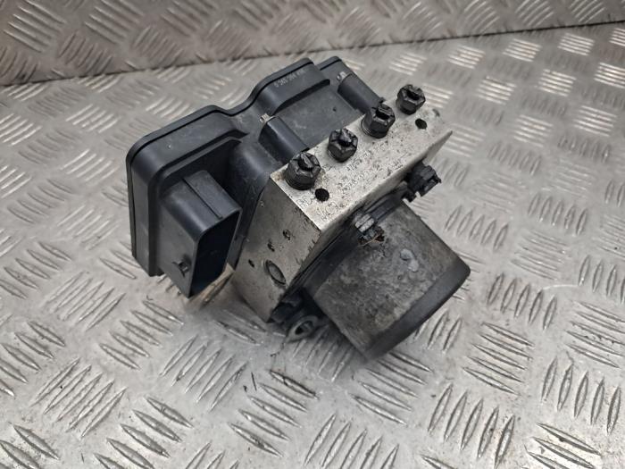Begagnade ABS-pump Renault Master III (EV/HV/UV/VA/VB/VD/VF/VG/VJ) 2.3 dCi 165 16V FWD Pris € 393,25 Inklusive moms erbjuds av autodemontage denollen