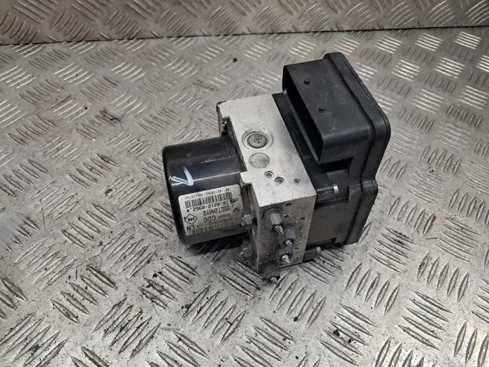 Used ABS pump Renault Scénic III (JZ) 1.2 16V TCe 115 Energy Price € 199,95 Margin scheme offered by autodemontage denollen