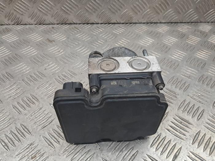 Begagnade ABS-pump Renault Clio IV (5R) 1.2 16V Pris € 99,95 Marginaltabell erbjuds av autodemontage denollen