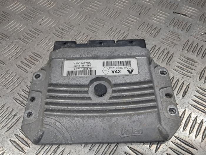 Used Engine management computer Renault Clio IV (5R) 1.2 16V Price € 240,00 Margin scheme offered by autodemontage denollen