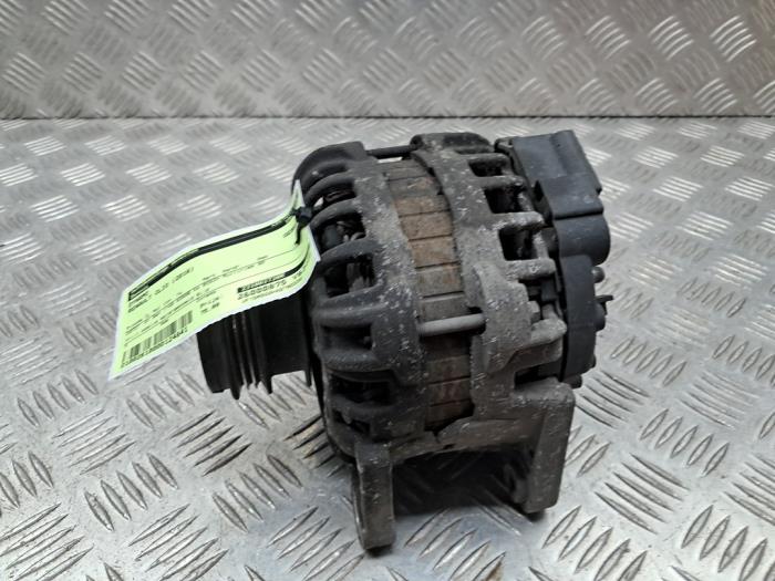 Begagnade Dynamo Renault Clio IV (5R) 1.2 16V Pris € 75,00 Marginaltabell erbjuds av autodemontage denollen