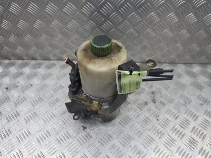 Usagé Pompe de direction Seat Ibiza IV SC (6J1) 1.2 TDI Ecomotive Prix € 69,95 Règlement à la marge proposé par autodemontage denollen