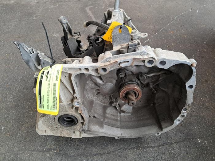 Usagé Boîte de vitesse Renault Clio IV (5R) 1.2 16V Prix € 225,00 Règlement à la marge proposé par autodemontage denollen