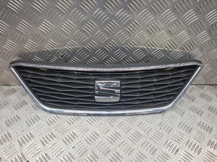 Używane Grill Seat Ibiza ST (6J8) 1.2 TSI Cena € 60,00 Procedura marży oferowane przez autodemontage denollen