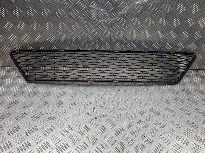 Używane Grill Seat Ibiza ST (6J8) 1.2 TSI Cena € 24,95 Procedura marży oferowane przez autodemontage denollen