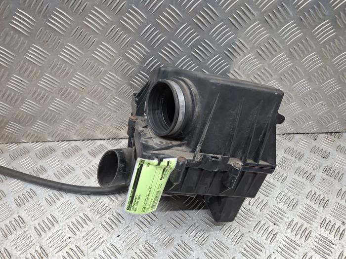 Begagnade Luftfilterhus Opel Corsa E 1.3 CDTi 16V ecoFLEX Pris € 59,95 Marginaltabell erbjuds av autodemontage denollen