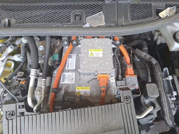 Używane Ladowarka pokladowa Peugeot 208 II (UB/UH/UP) e-208 50 kWh Cena € 1.750,00 Procedura marży oferowane przez autodemontage denollen