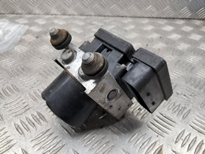 Używane Pompa ABS Subaru Justy (M3) 1.0 12V DVVT Cena € 79,95 Procedura marży oferowane przez autodemontage denollen
