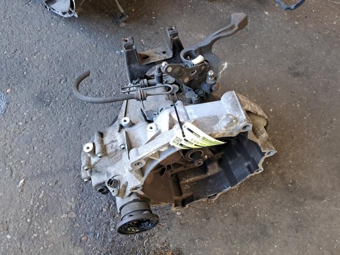 Getriebe van een Volkswagen Polo IV (9N1/2/3) 1.2 65 2004