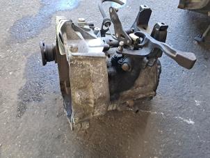 Getriebe van een Volkswagen Polo IV (9N1/2/3) 1.2 65 2004