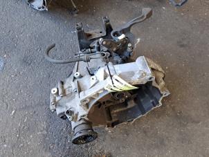 Getriebe van een Volkswagen Polo IV (9N1/2/3) 1.2 65 2004