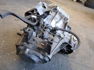 Getriebe van een Volkswagen Polo IV (9N1/2/3) 1.2 65 2004