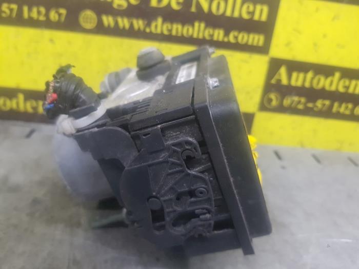 Begagnade ABS-pump Peugeot 107 Pris € 21,00 Marginaltabell erbjuds av autodemontage denollen