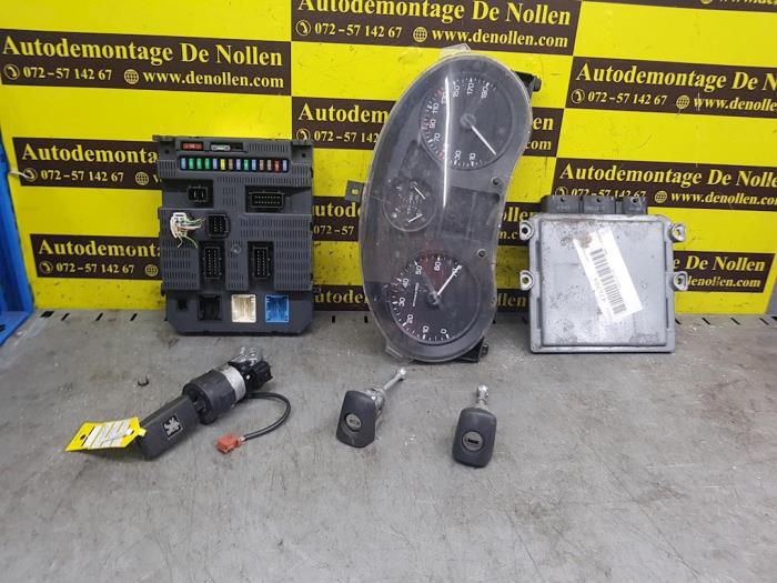 Gebrauchte Schlossset Peugeot Expert (G9) 1.6 HDi 90 16V Preis € 225,00 Margenregelung angeboten von autodemontage denollen