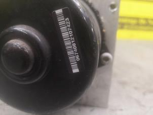 Usados Bomba ABS Renault Twingo (C06) Precio € 100,00 Norma de margen ofrecido por de Nollen autorecycling