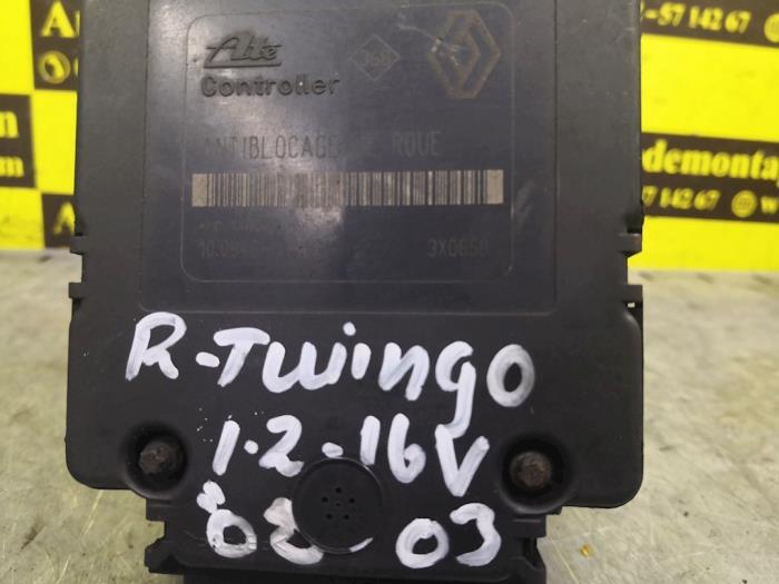 Używane Pompa ABS Renault Twingo (C06) 1.2 16V Cena € 46,00 Procedura marży oferowane przez autodemontage denollen