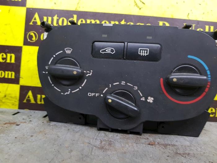 Heater control panel from a Peugeot 307 (3A/C/D) 1.4 16V 2004