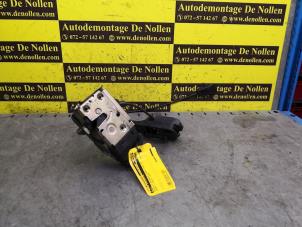 Gebrauchte Türschlossmechanik 4-türig links vorne Renault Espace Preis € 50,00 Margenregelung angeboten von de Nollen autorecycling