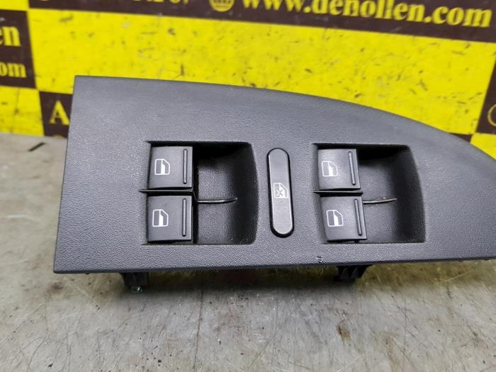 Electric window switch from a Seat Leon (1P1) 2.0 TDI 16V FR 2008