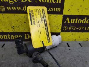 Usados Bomba de limpiaparabrisas delante Landrover Vogue Precio € 48,40 IVA incluido ofrecido por de Nollen autorecycling