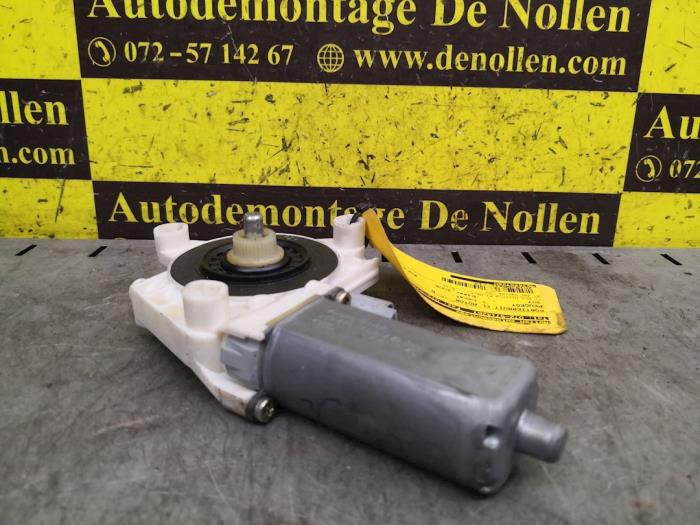 Usados Motor de ventanilla de puerta Peugeot 307 (3A/C/D) 1.4 16V Precio € 45,00 Norma de margen ofrecido por autodemontage denollen