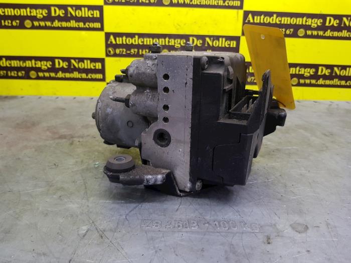 Usagé Pompe ABS Audi A4 Avant (B5) 1.6 Prix € 21,00 Règlement à la marge proposé par autodemontage denollen