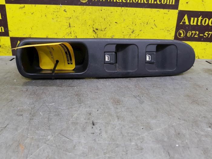 Usados Interruptor de ventanilla eléctrica Peugeot 307 (3A/C/D) Precio € 32,00 Norma de margen ofrecido por autodemontage denollen