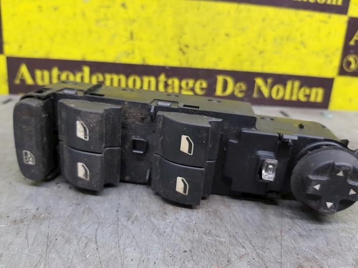 Usados Interruptor combinado de ventanillas Citroen C4 Berline (LC) 1.6 HDi 16V 110 Precio € 82,28 IVA incluido ofrecido por autodemontage denollen