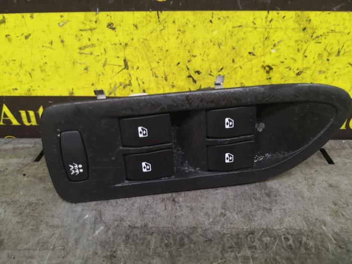 Usados Interruptor combinado de ventanillas Renault Laguna II (BG) 1.6 16V Precio € 45,00 Norma de margen ofrecido por autodemontage denollen